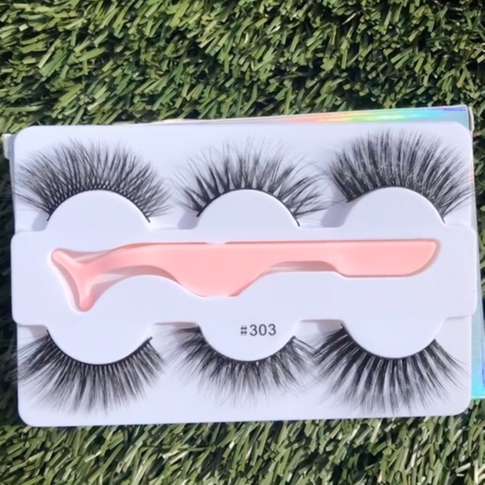 False Eyelashes Wispy BNIB Strip Lashes